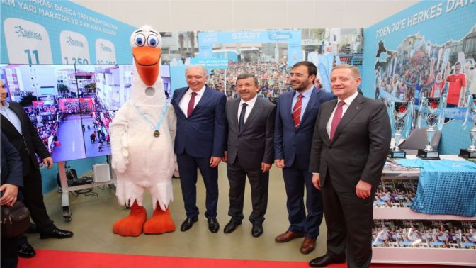 DARICA STANDI İSTANBUL MARATONU’NDA GÖZ DOLDURDU