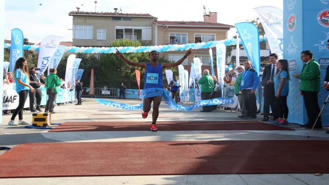 Darıca Yarı Maratonu’nda Zafer Etiyopya’lı Atletin Oldu