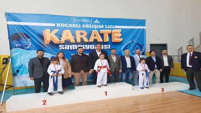 Darıcalı minikler madalyaları topladı