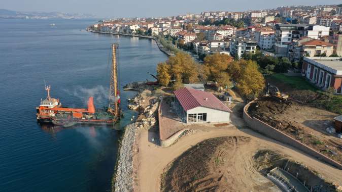 Değirmendere çekek yeri için kazıklar çakılıyor