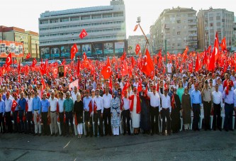 Demokrasi nöbetlerinde Türkiye’ye örnek olduk