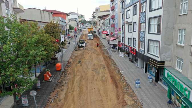 Dilovası İstiklal Caddesi’nde üstyapı çalışmaları tam gaz ilerliyor