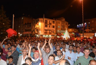 Dilovası’ndaki halk demokrasiye sahip çıkıyor