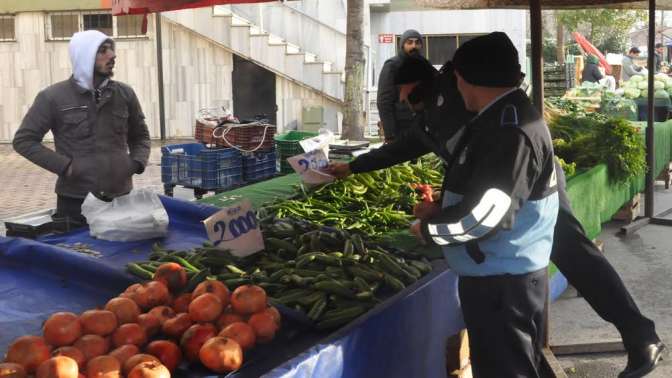 Dilovası Zabıtasından pazar denetimi