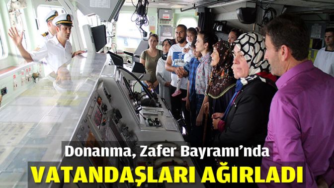 Donanma, Zafer Bayramında vatandaşları ağırladı