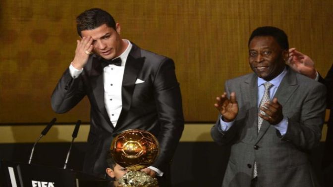 Dünyaca Ünlü Futbolcu Ronaldo, Ballon dOr Ödülünü Sattı