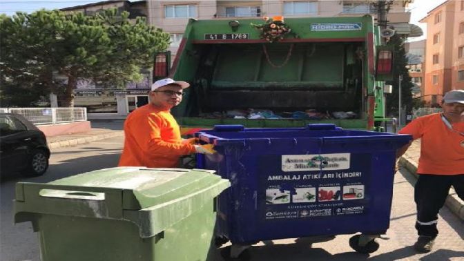 Eczacı, 3 gün boyunca çöp aracında çalıştı