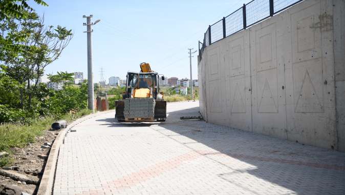 Emek’te parke ve bordür çalışması