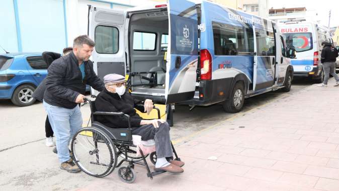 Engelsiz Taksi bayramda görev başında