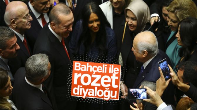 Erdoğan ile Bahçelinin rozet diyaloğu