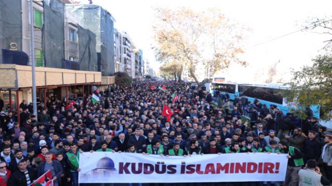 Fatih Camiinde Büyük Kudüs Protestosu! Binlerce Kişi Akın Etti