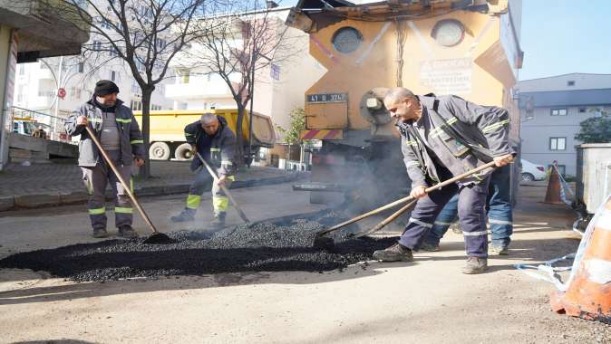 Fen işleri ekipleri yollardaki konforu artırıyor