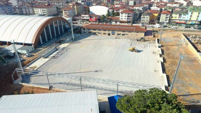 Gebze Futbol Sahası’nın zemini şekillenmeye başladı