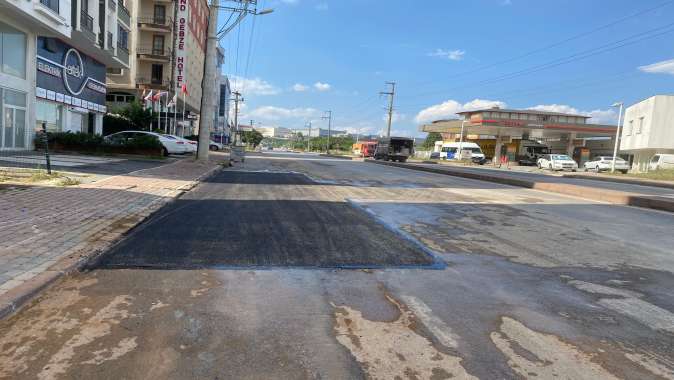 Gebze Terminal ve İbrahim Ağa Caddelerinde yol onarımı