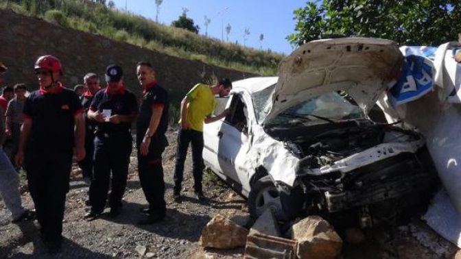 Gebzede Otomobil şarampole yuvarlandı; baba yaralandı, oğlu öldü