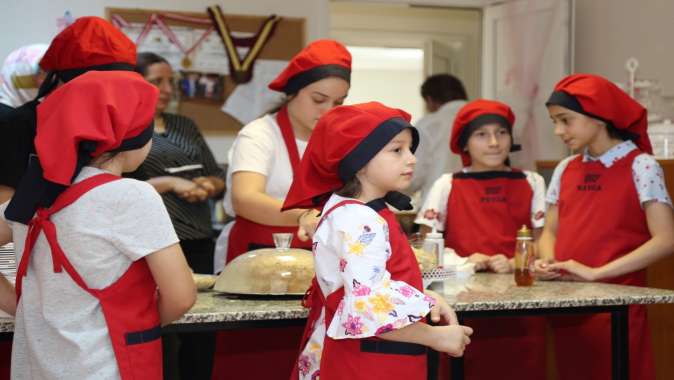 GÖLCÜK BELEDİYESİNDEN GENÇLERE YÖNELİK PASTACILIK KURSU