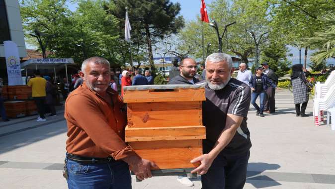 Gölcük Belediyesinden Hem Arıcılığa Hem De Kadın İstihdamına Destek