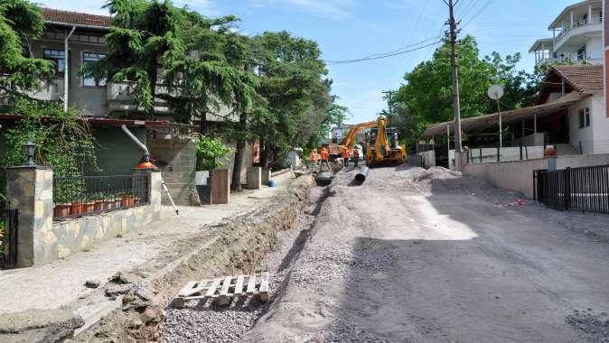 Gölcük İhsaniye’de yağmur suyu altyapısı yapılıyor