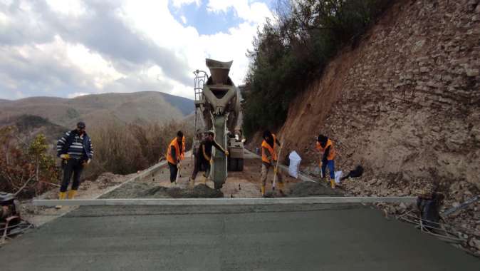 Gölcük köy yollarında çalışmalar sürüyor