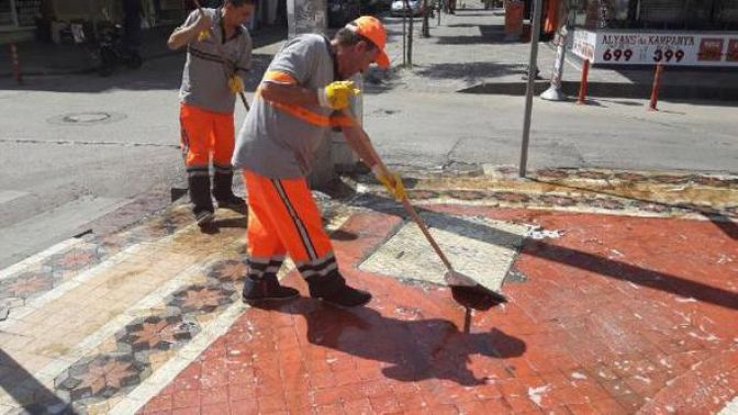 Gölcükte caddeler yıkandı