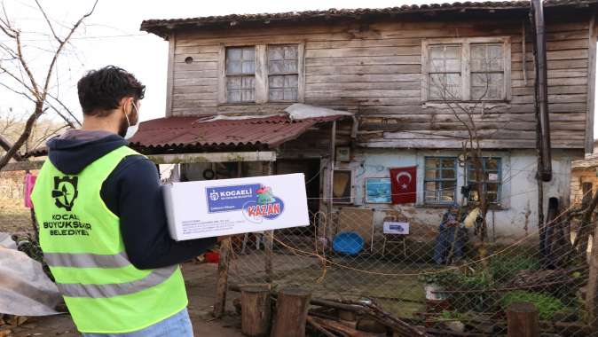 Gönüller kazanılıyor, evlere sıcak yemek gidiyor