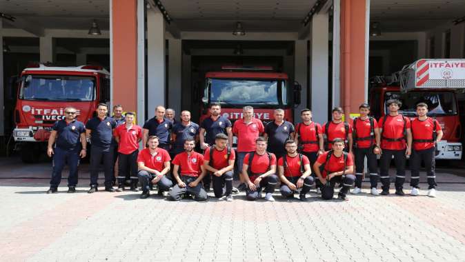 Gönüllü İtfaiyeci olarak vatandaşın yardımına koşuyor