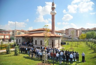 Görenleri Namaza Özendiren Cami