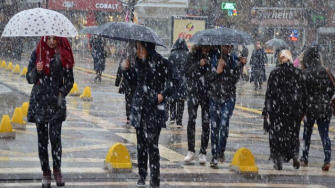 Hava Sıcakları Düşüyor, Çarşamba Günü İstanbula Karla Karışık Yağmur Geliyor