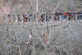 İntihar Etmek İsteyen Genci Ölümden Çekip Kurtardılar