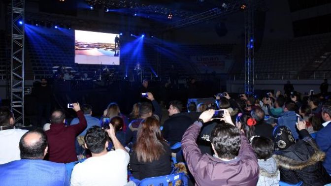 İrana girişi yasaklanan Moein Vanda konser verdi