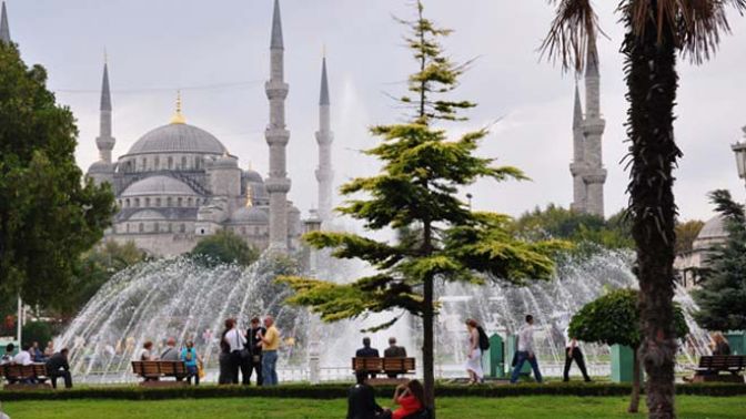 İstanbula ilk 6 ayda 4 milyon 385 bin turist geldi