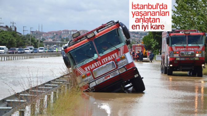 İstanbuldaki sağanak itfaiye aracını bile etkiledi