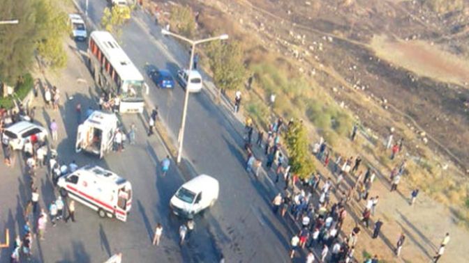 İzmirde Servis Aracına Saldırıdan İlk Görüntüler