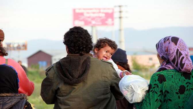 İzmirde tehlikeli gerginlik! 30 kişi yaralandı, 500 Suriyeli mahalleyi terk etti