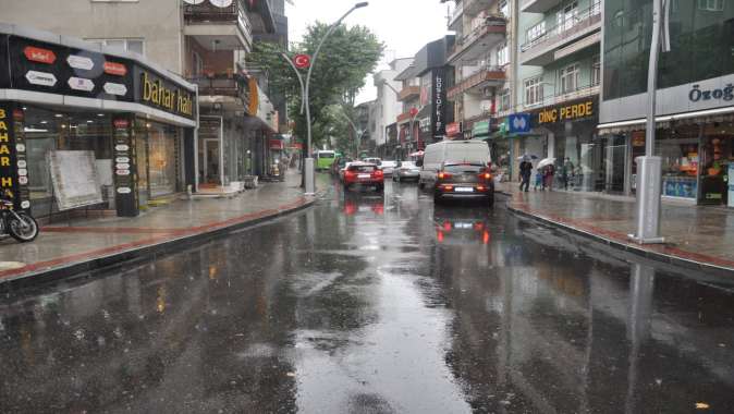 İzmit Bağdat ve Zincirlikuyu Caddelerine aşınma asfaltı serildi