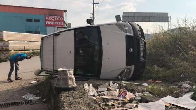 İzmitte kaza yaptığı aracını bırakıp gitti.