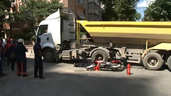 Kadıköyde hafriyat kamyonu motosikletliyi ezdi