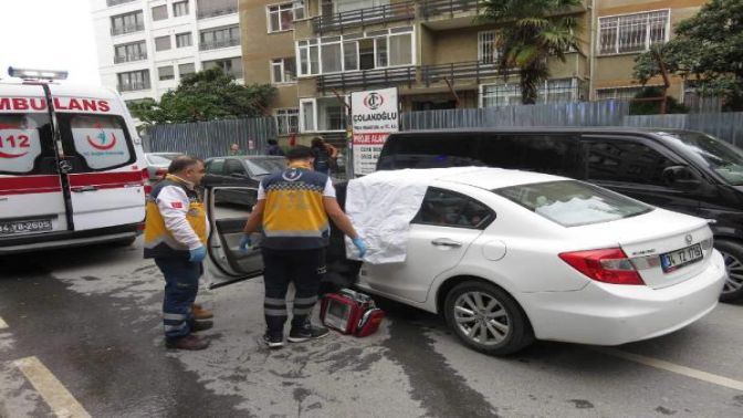 Kadıköyde seyir halindeki araca silahlı saldırı