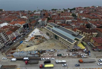 Karamürsel belediye binasında son çalışmalar yapılıyor