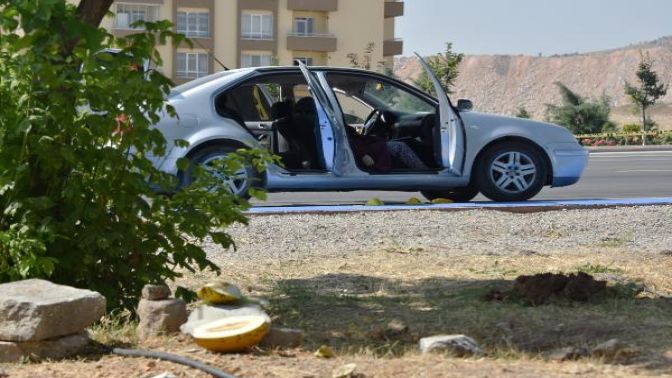 Kavun kestiği bıçakla sevgilisini öldürdü