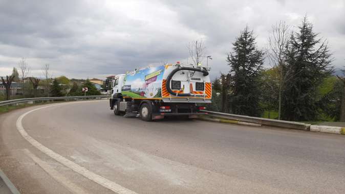 Kocaeli’de yollar düzenli olarak temizleniyor