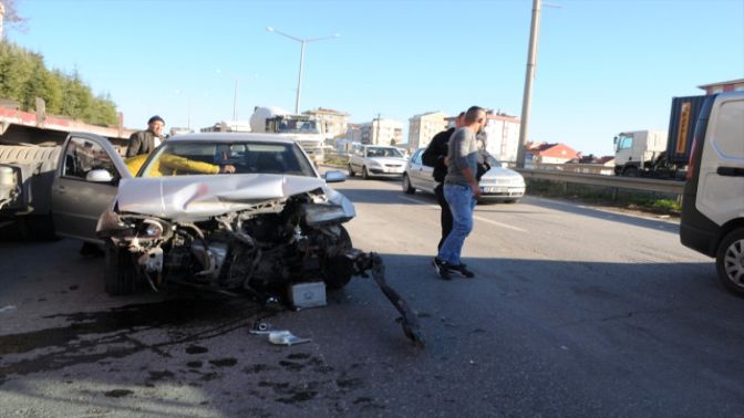 Kocaelide Trafik Kazası: 2 Yaralı