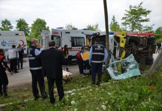 Kocaeli'de yolcu midibüsü devrildi: 1 ölü, 10 yaralı