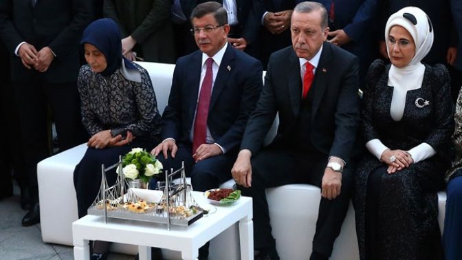 Konya Tartışmalarının Ardından Erdoğandan Davutoğluna Jest