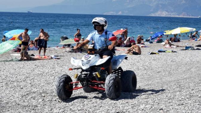 Konyaaltı sahiline ATVli polis timi