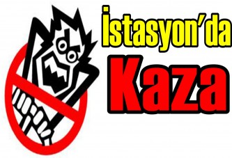 Köprülü kavşakta kaza: 2 yaralı