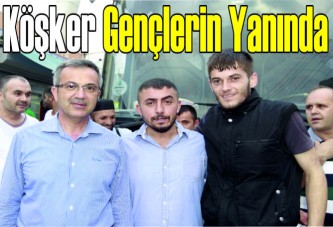 Köşker gençlerin yanında