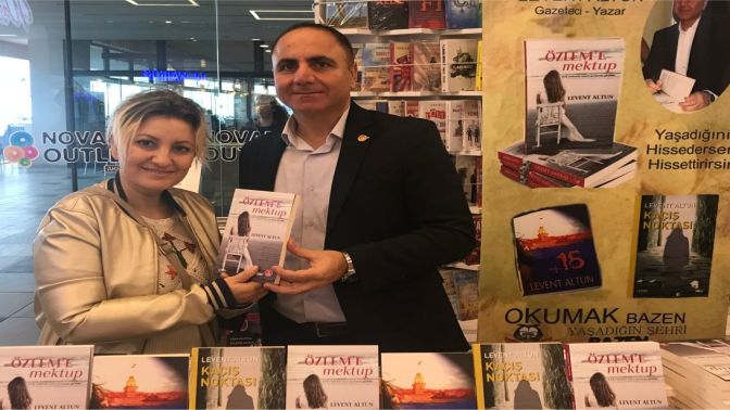 LEVENT ALTUN, AKHİSAR’DA İMZA GÜNÜNE KATILDI