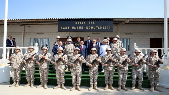 Milli Savunma Bakanı Katardaki Türk birliğinde