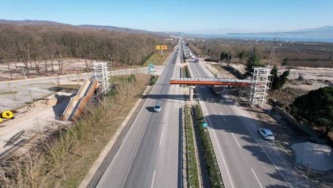 Ormanya yaya üstgeçidinin çelik tabliye montajı yapıldı